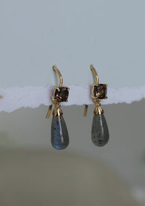 Long gold plated earrings from carré with brown and grey stones. The brown stones are smokey quartz, and the long grey drops at the bottom are called labradorite