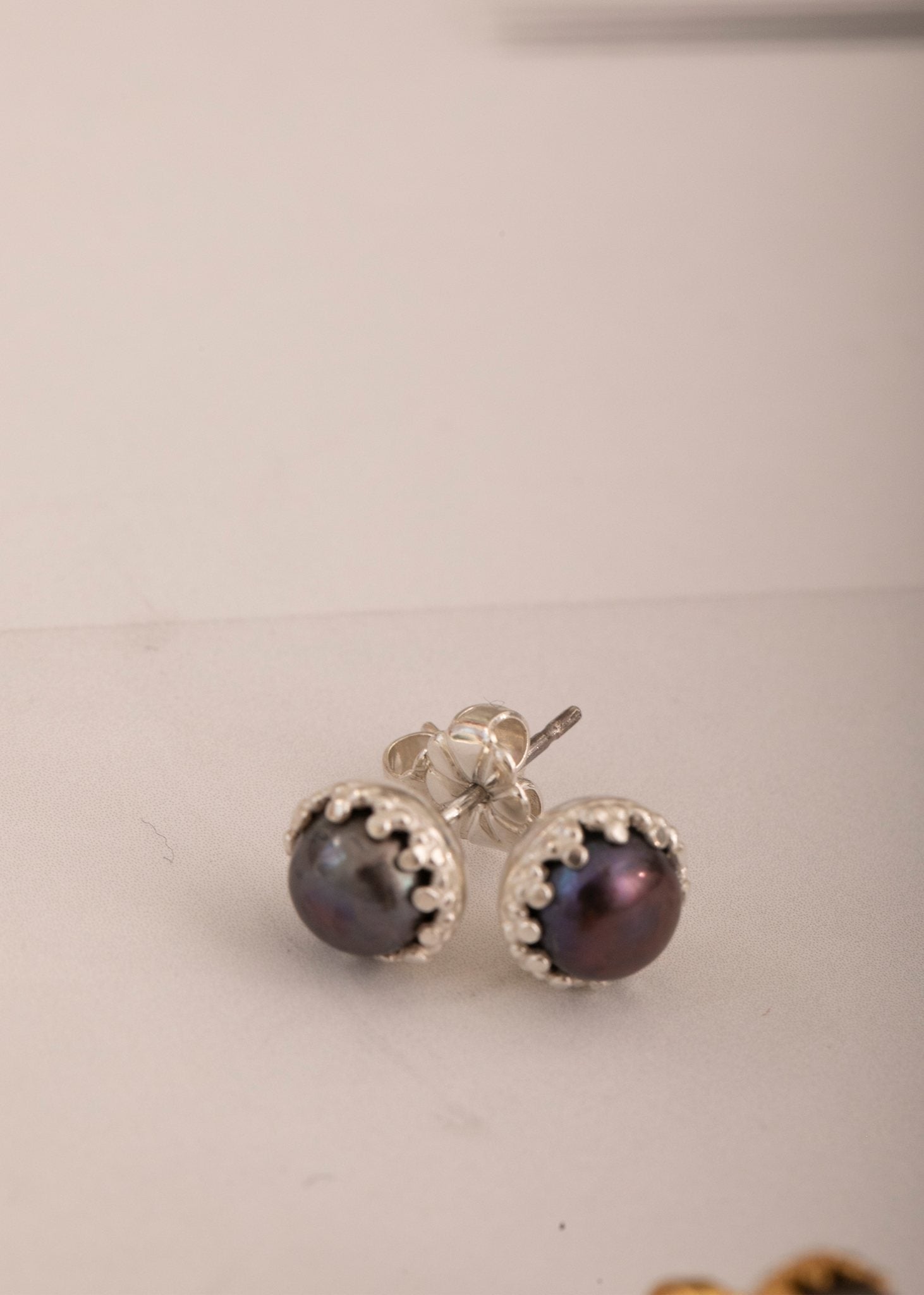 Archive ear studs with Grey Pearl - silver